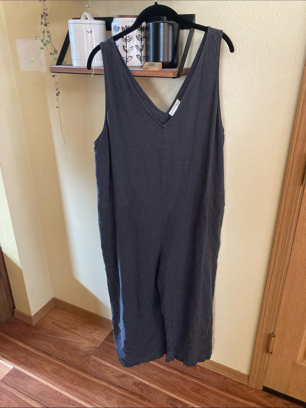 Universal Thread Black Sleeveless V-Neck Linen-Blend Romper